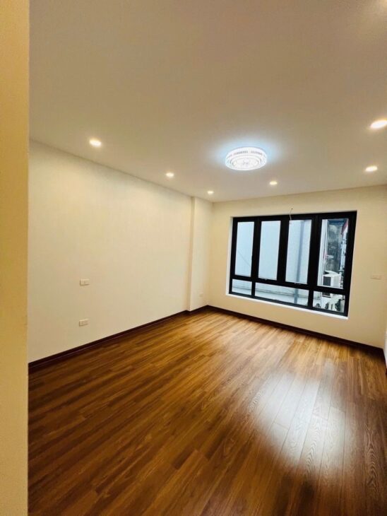 LẠC LONG QUÂN DT 72M X 5 TẦNG MẶT TIỀN 6,5M NGÕ 3M GIÁ 11,5 TỶ