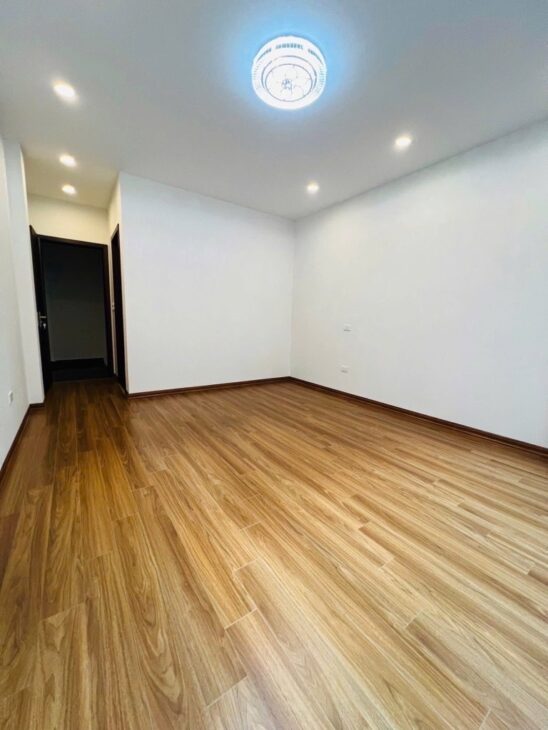 LẠC LONG QUÂN DT 72M X 5 TẦNG MẶT TIỀN 6,5M NGÕ 3M GIÁ 11,5 TỶ