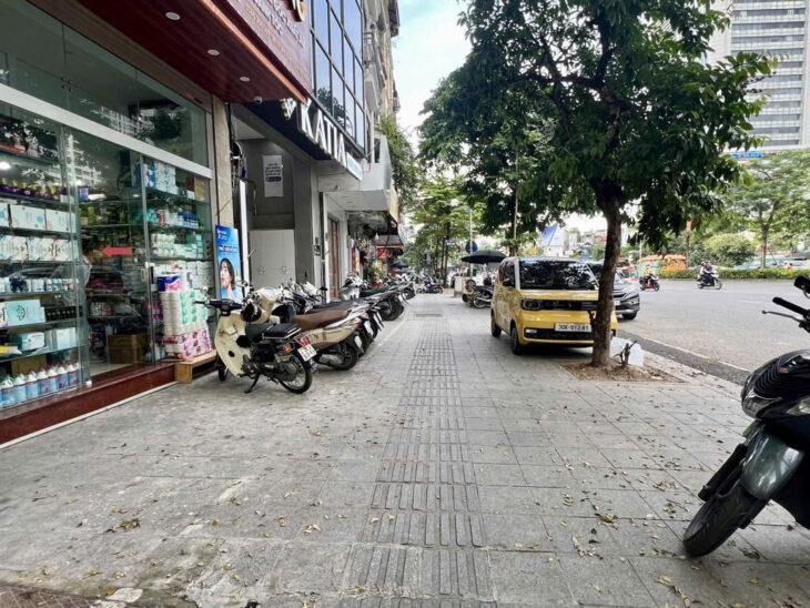 BÁN NHÀ MẶT PHỐ LẠC LONG QUÂN_ TÂY HỒ HÀ NỘI .ĐOẠN VỈA HÈ RỘNG,KINH DOANH SẦM UẤT .DIỆN TÍCH GẦN