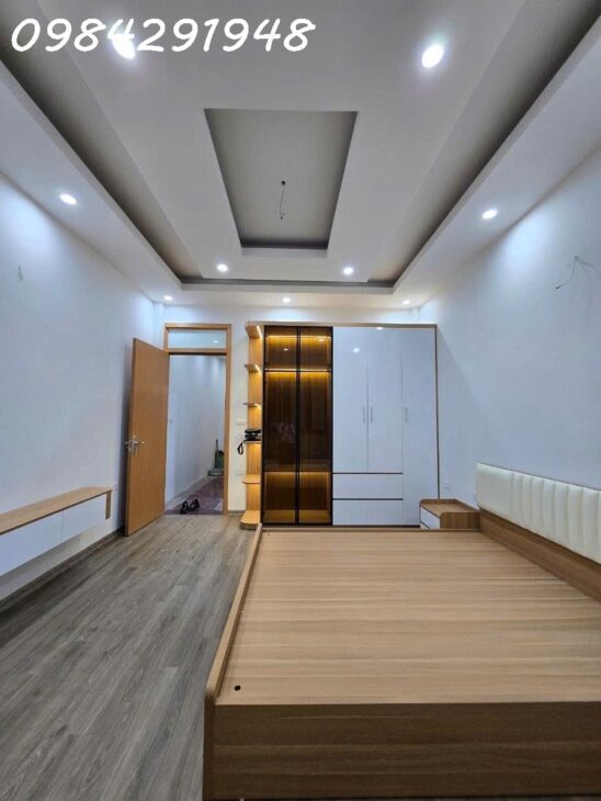 Bán nhà Vũ Tông Phan chỉ 25m ra mặt phố – S 43m 5 tầng – Sổ đỏ nở hậu