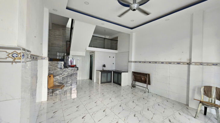 Bán nhà Mặt tiền ngay Thạch Lam – Số 1 Lê Lộ. DT 4,6 x 8, 1 trệt 1 lầu chỉ 5,5 tỷ