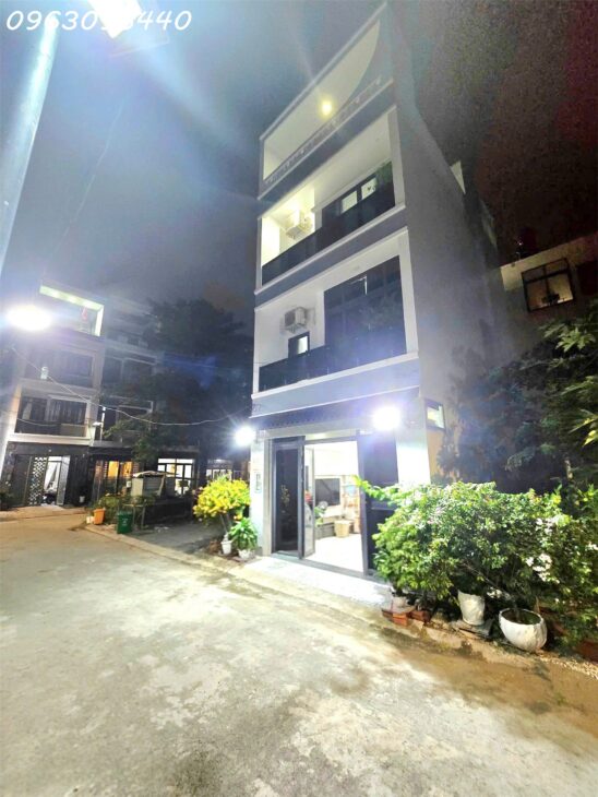 Nhà phố đẹp đường Đào Tông Nguyên – 2 lầu sân thượng – full nội thất