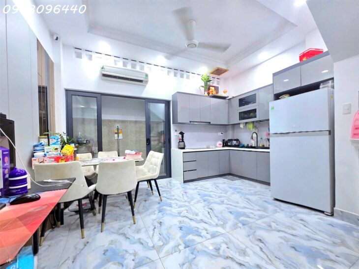 Nhà phố đẹp đường Đào Tông Nguyên – 2 lầu sân thượng – full nội thất