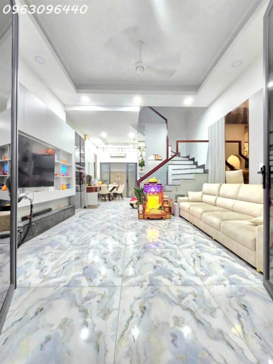 Nhà phố đẹp đường Đào Tông Nguyên – 2 lầu sân thượng – full nội thất