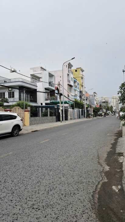 MẶT TIỀN XE HƠI 10 M NGANG 4.2 X14 BÊ TÔNG 4 TẤM CÓ 5 TỶ