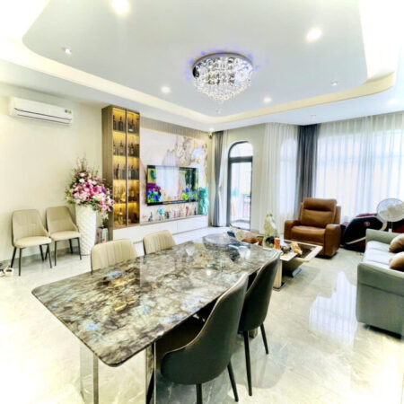 Mặt tiền trục chính Quận 4- KHÁNH HỘI- ngang hơn 5m cao 5 tầng đủ nội thất: 15 Tỷ nhỉnh. 0933910039