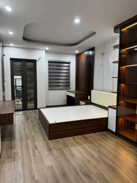 NHÀ MỚI – 6 T-THANG MÁY – 20 m OTO TRÁNH TT CẦU GIẤY PHỐ VIP Nguyễn Khánh Toàn 37 m, 6 T, mt 3.6