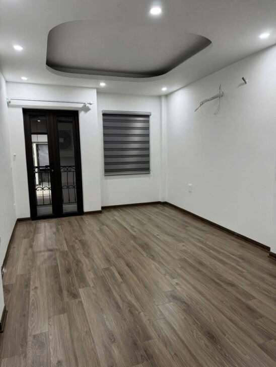 NHÀ MỚI – 6 T-THANG MÁY – 20 m OTO TRÁNH TT CẦU GIẤY PHỐ VIP Nguyễn Khánh Toàn 37 m, 6 T, mt 3.6