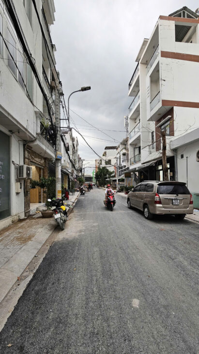 MẶT TIỀN XE HƠI NGANG 4 DÀI 12.5 4 TẤM CÓ 100 TRIỆU