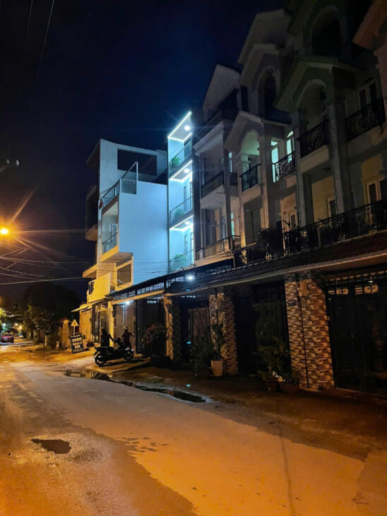 NHÀ MẶT TIỀN KINH DOANH, 3 LẦU, XE HƠI NGỦ TRONG NHÀ, NỘI THẤT ĐẸP