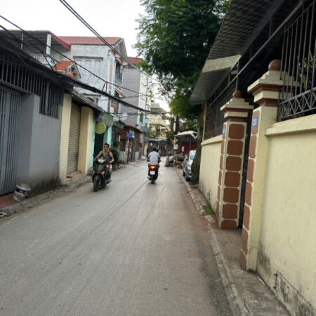 Cần tiền bán đất , Phố Bắc Cầu, Bồ Đề, cách 1 nhà ra oto, 5p tới cầu Long Biên, 48m2 4ty2