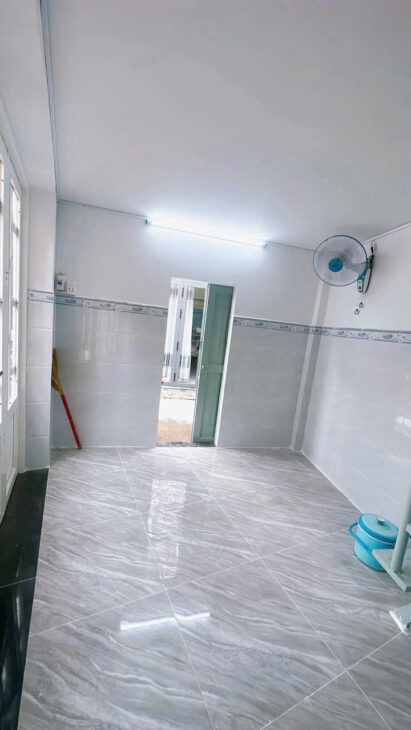 SÁT MẶT TIỀN XE HƠI Q4 NHÀ MỚI NGANG 4.45 DÀI xx hơn 1 tỷ 7