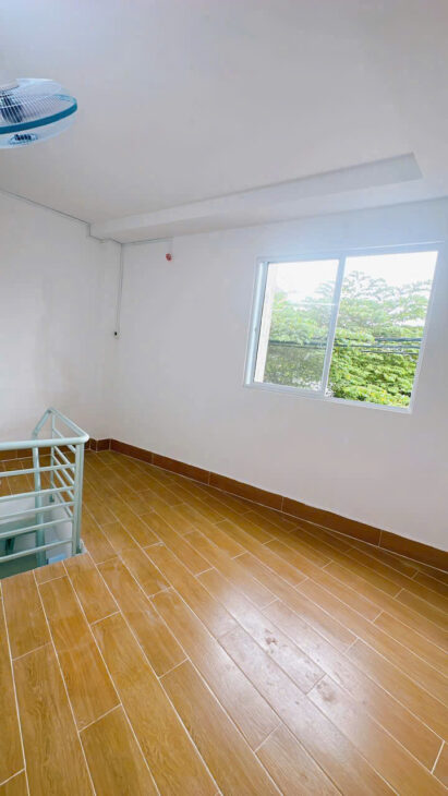 SÁT MẶT TIỀN XE HƠI Q4 NHÀ MỚI NGANG 4.45 DÀI xx hơn 1 tỷ 7