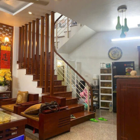 Bán nhà Võ Chí Công 33/40m, 5 tầng, giá 6.7 TỶ- NHÀ ĐẸP Ở NGAY – CÁCH Ô TÔ 50M – ĐI THẲNG RA PHỐ,