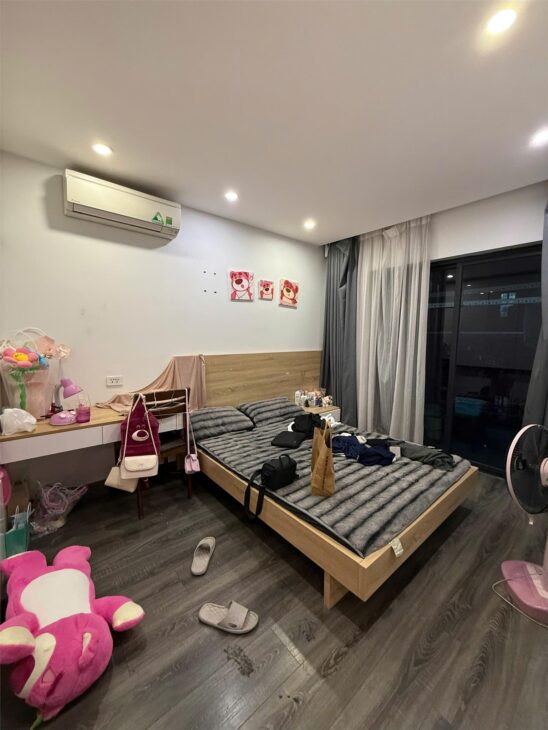 Tìm căn hộ 3PN đẹp, full nội thất, có sổ đỏ & slot ô tô?