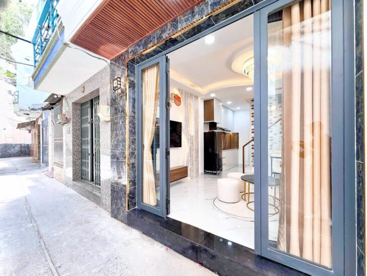 4 Tỷ nhỉnh: Nhà Quận 3- ngay bờ kè Hoàng Sa- Ngang gần 4m, 3 Tầng Full nội thất mới. VŨ 0933910039