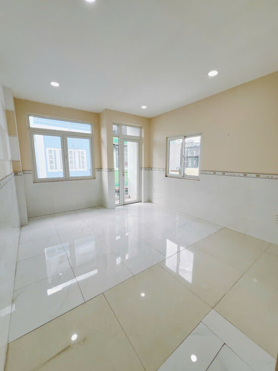 SÁT MẶT TIỀN CÓ 50 M XE HƠI Q4 NGANG 4.3 X 14 – 4 TẤM HƠN 100 TRIỆU M