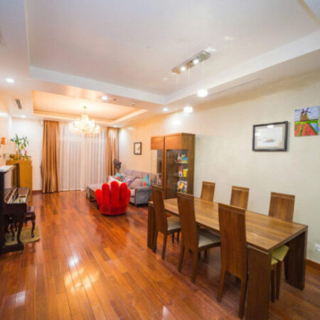 Căn to giá rẻ tại ROYAL CITY giá đẹp nhà tầng cao .