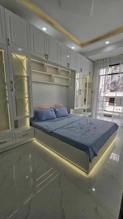 SÁT MẶT TIỀN TRUNG TÂM Q7 DƯỜNG XE HƠI CÁCH NHÀ VÀI BƯỚC CHÂN NGANG 6 DÀI 11 M CÓ 79