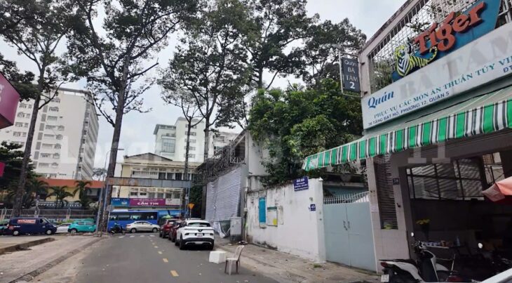 Bán nhà đất biệt thự cũ. Mặt tiền Đường Tăng Bạt Hổ, Phường 12, Quận 5, TP Hồ Chí Minh