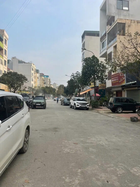 BÁN LIỀN KỀ DỌC BÚN 110M MT 8M, Ô TÔ, VỈA HÈ, KINH DOANH ĐỈNH 35 TỶ CÓ TL.