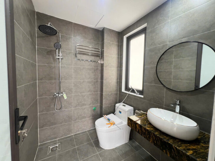 Cần bán Căn góc đã hoàn thiện, 6 tầng, full nội thất xịn xò, tổ 8 Thạch Bàn