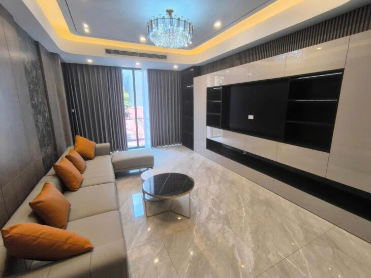 Bán nhà Bồ Đề 60m MT4m 5 tầng thang máy gara ô tô giá 18.8 tỷ