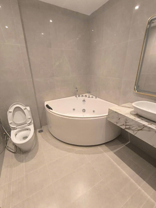 Bán nhà Bồ Đề 60m MT4m 5 tầng thang máy gara ô tô giá 18.8 tỷ