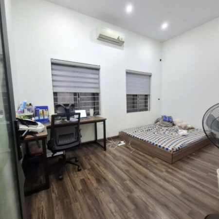 Nhà Trần Quốc Hoàn 60m2 x 4T x MT5m, PLô, ô tô, giá 21.8 tỷ