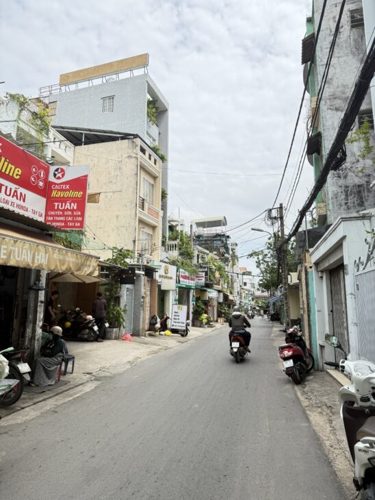 BÙI ĐÌNH TUÝ – P12 – BÌNH THẠNH – 3 TẦNG – 4PN – BAN CÔNG THOÁNG – 5TỶ9