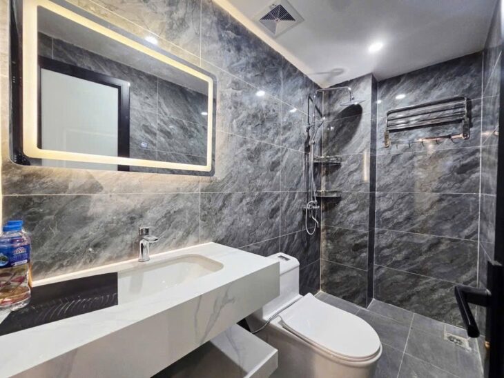 HOÀNG HOA THÁM 6 TẦNG THANG MÁY-DT 45M GIÁ 11,7 TỶ GẦN Ô TÔ