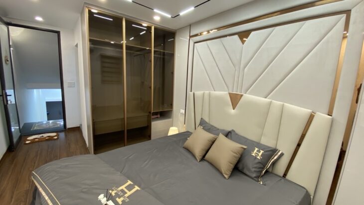 ĐÊ LA THÀNH-DT 40M x 4 TẦNG-8,8 TỶ-30M RA PHỐ