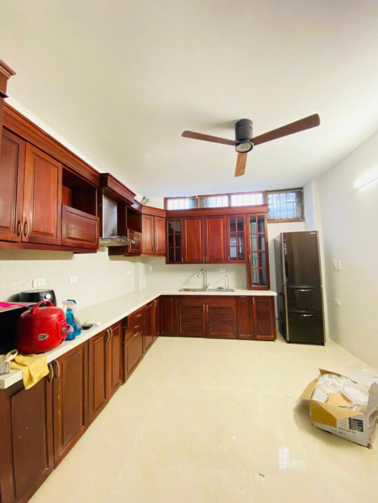 Bán nhà Thái Hà, Đống Đa sổ đỏ 63m – Ngõ thông, thang máy 2 thoáng vĩnh viễn