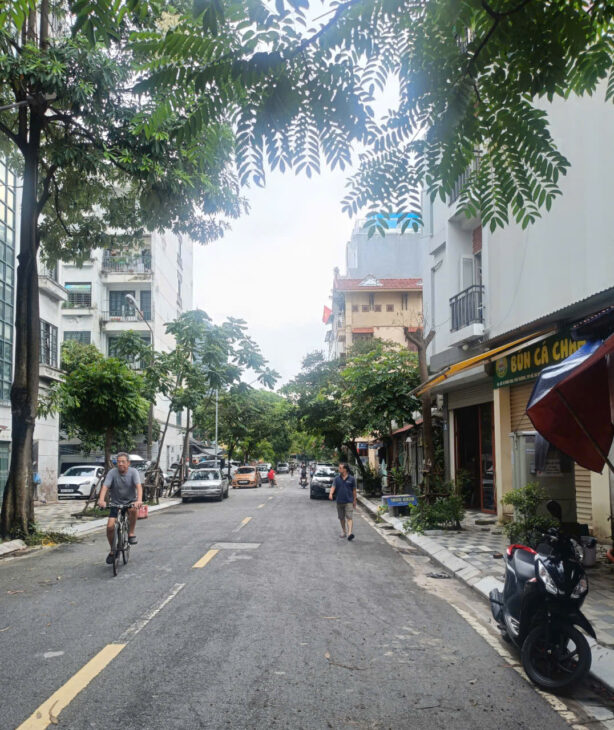 Hiếm, Vỉa hè KD, ô tô tránh, 2 thoáng, Phú Thượng 92.5m2 Đất, giá 25,5 tỷ