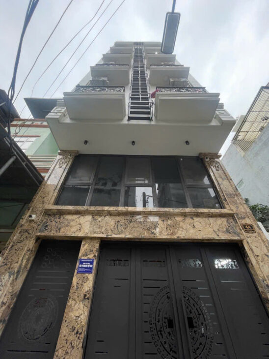 Bán tòa nhà căn hộ dịch vụ phố Chùa Láng DT 85m2, 7 tầng thang máy, gần Đại học Ngoại thương,