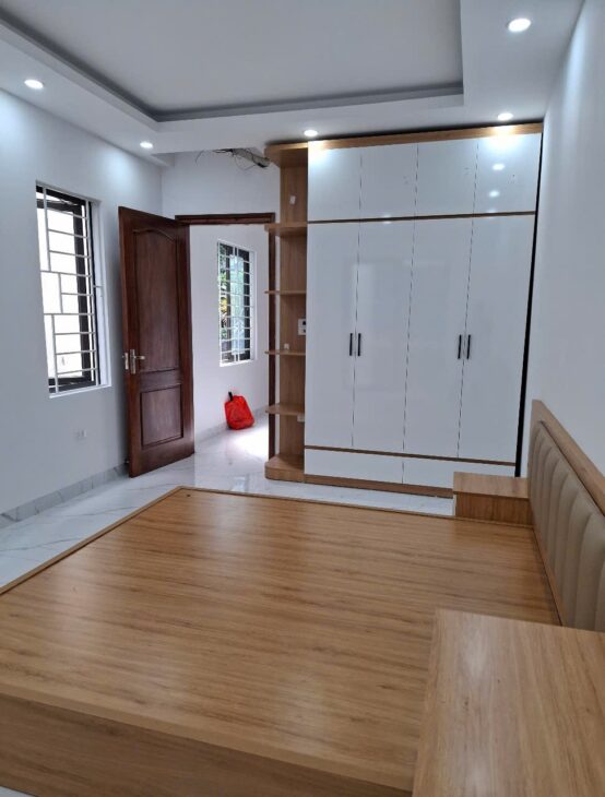 NHÀ VỊ TRÍ ĐẸP – GIÁ ƯU ĐÃI Chính Chủ cần tiền bán gấp nhà xây mới lô góc 2 mặt thoáng tại La Khê