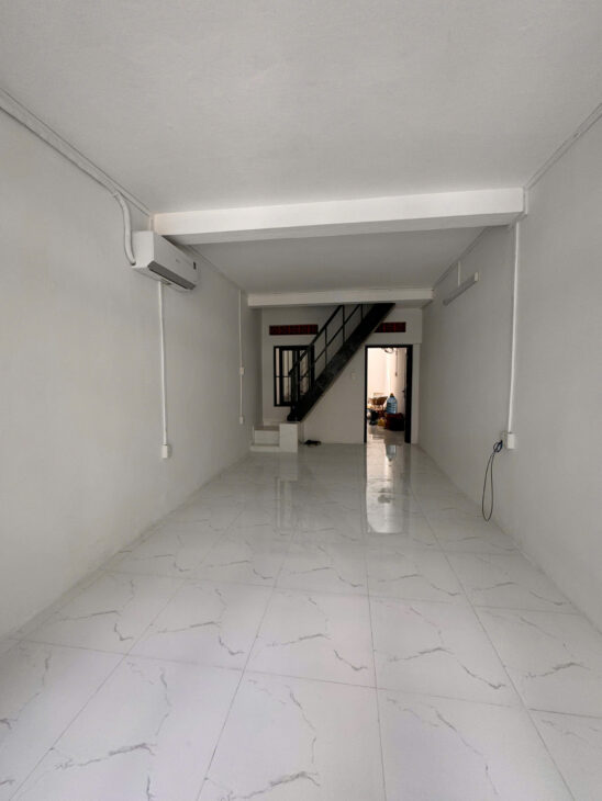 NHÀ NGUYÊN CĂN CHO THUÊ VỪA Ở VỪA KINH DOANH NGAY TTTP NHA TRANG ĐƯỜNG 2 OTO.