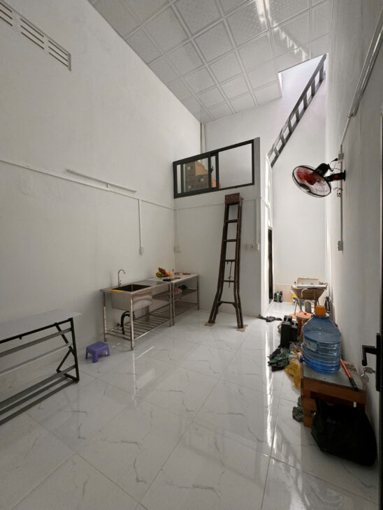 NHÀ NGUYÊN CĂN CHO THUÊ VỪA Ở VỪA KINH DOANH NGAY TTTP NHA TRANG ĐƯỜNG 2 OTO.