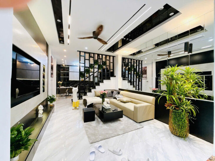 ĐỐNG ĐA Ô TÔ ĐỖ CỬA – NGÕ 4M THÔNG – NHÀ ĐẸP Ở NGAY Phương Mai 46m, 4 tầng,MT hơn 4m.