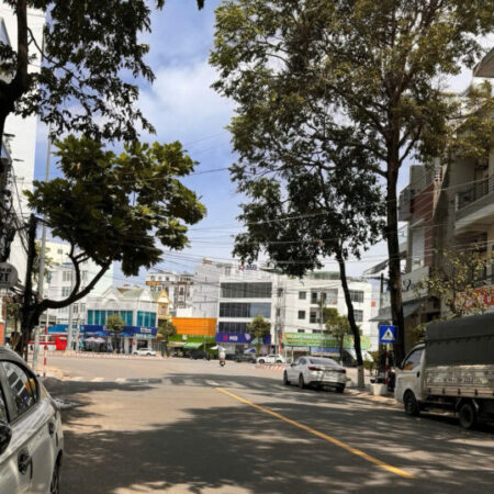 BÁN NHÀ MẶT TIỀN KINH DOANH GIÁP VÒNG XOAY NGUYỄN ĐỨC CẢNH & HOÀNG DIỆU KHU PHƯỚC LONG. BÁN NHÀ MẶT TIỀN KINH DOANH GIÁP VÒNG XOAY NGUYỄN ĐỨC CẢNH & HOÀNG DIỆU KHU PHƯỚC LONG.