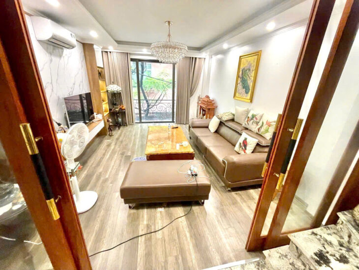 BÁN NHÀ RẤT GẦN TÂY HỒ – NHÀ MỚI TINH – THANG MÁY – PHÂN LÔ – KINH DOANH – Ô TÔ 7C- NGÕ THÔNG –