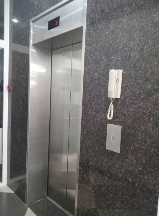 PHÂN LÔ, VỈA HÈ, MẶT NGÕ Ô TÔ TRÁNH, NGÕ THÔNG, GẦN PHỐ, 7 T, THANG MÁY- Thái Hà 102 m,, mt 4.8 m