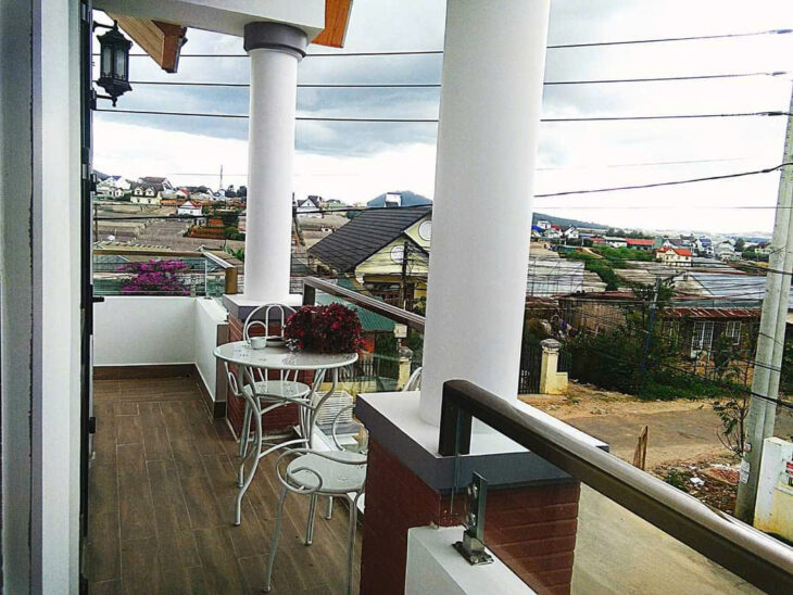 CHO THUÊ VILLA SÂN VƯỜN NGÔ TẤT TỐ P8 ĐÀ LẠT – 6PN, FULL NỘI THẤT – 23 TRIỆU/THÁNG