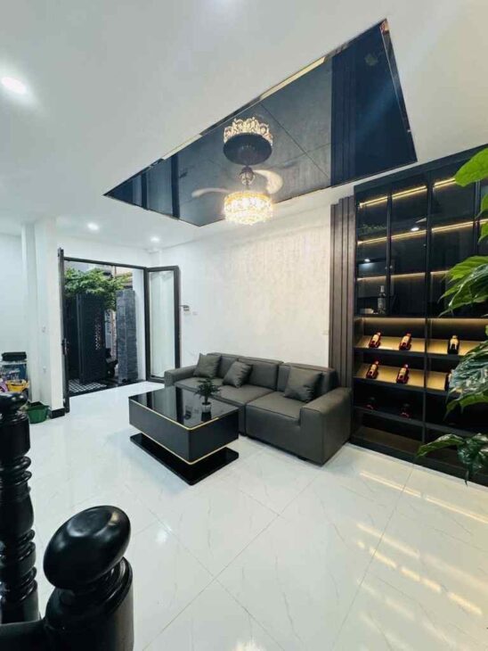 HOÀNG HOA THÁM-DT 54M-GIÁ CHỈ 8,6 TỶ-GẦN Ô TÔ-2 THOÁNG-SÂN VƯỜN ĐẸP-FULL NỘI THẤT