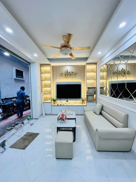 NHÀ ĐẸP HIẾM TT CẦU GIẤY – VÀI BƯỚC CHÂN RA GA TÀU – 20M OTO 28m, 5 tầng, mt 6.5m, giá 7.5 tỷ