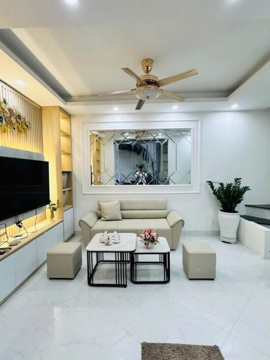 NHÀ ĐẸP HIẾM TT CẦU GIẤY – VÀI BƯỚC CHÂN RA GA TÀU – 20M OTO 28m, 5 tầng, mt 6.5m, giá 7.5 tỷ