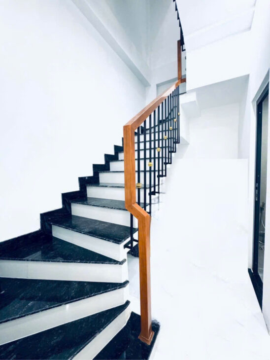 18 Triệu: thuê nguyên căn mới xây Quận 4- MẶT TIỀN đường số- 4×8- 4 Tầng 3 Phòng ngủ. VŨ 0933910039