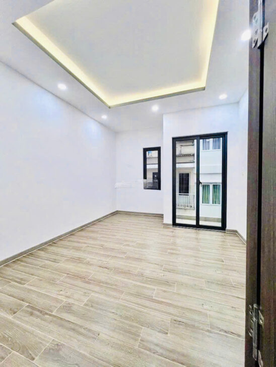 18 Triệu: thuê nguyên căn mới xây Quận 4- MẶT TIỀN đường số- 4×8- 4 Tầng 3 Phòng ngủ. VŨ 0933910039