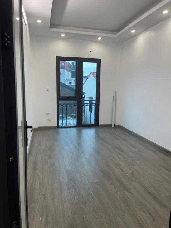 NHÀ ĐẸP MỚI KÍNH KOONG Ở NGAY- Ô TÔ ĐỖ GẦN – 35M RA TRỤC CHÍNH – KINH DOANH NHỎ – 5 TẦNG NỘI THẤT