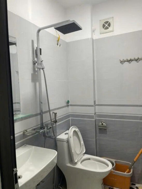 NHÀ ĐẸP MỚI KÍNH KOONG Ở NGAY- Ô TÔ ĐỖ GẦN – 35M RA TRỤC CHÍNH – KINH DOANH NHỎ – 5 TẦNG NỘI THẤT